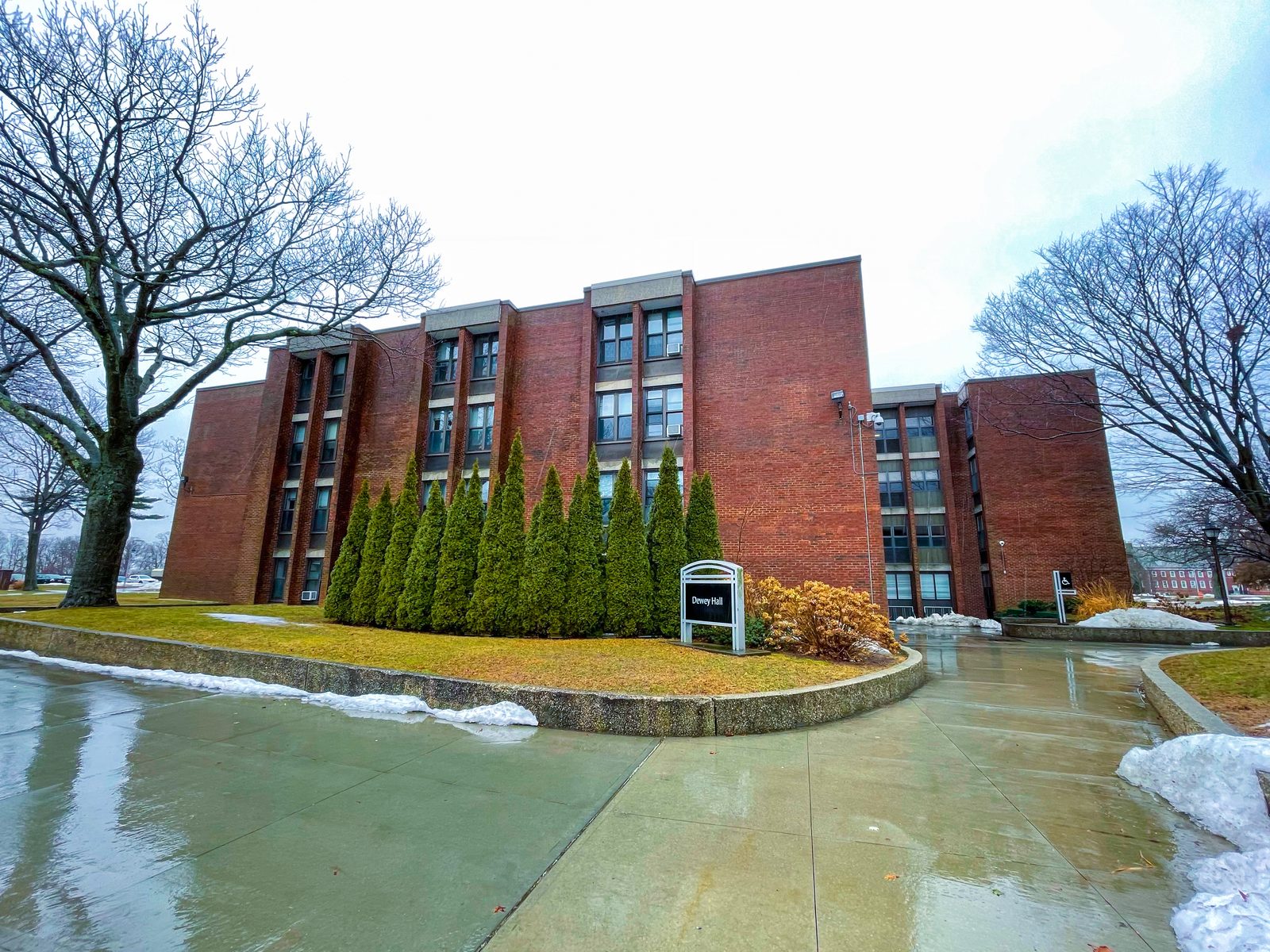 SUNY Farmingdale Dewey Hall